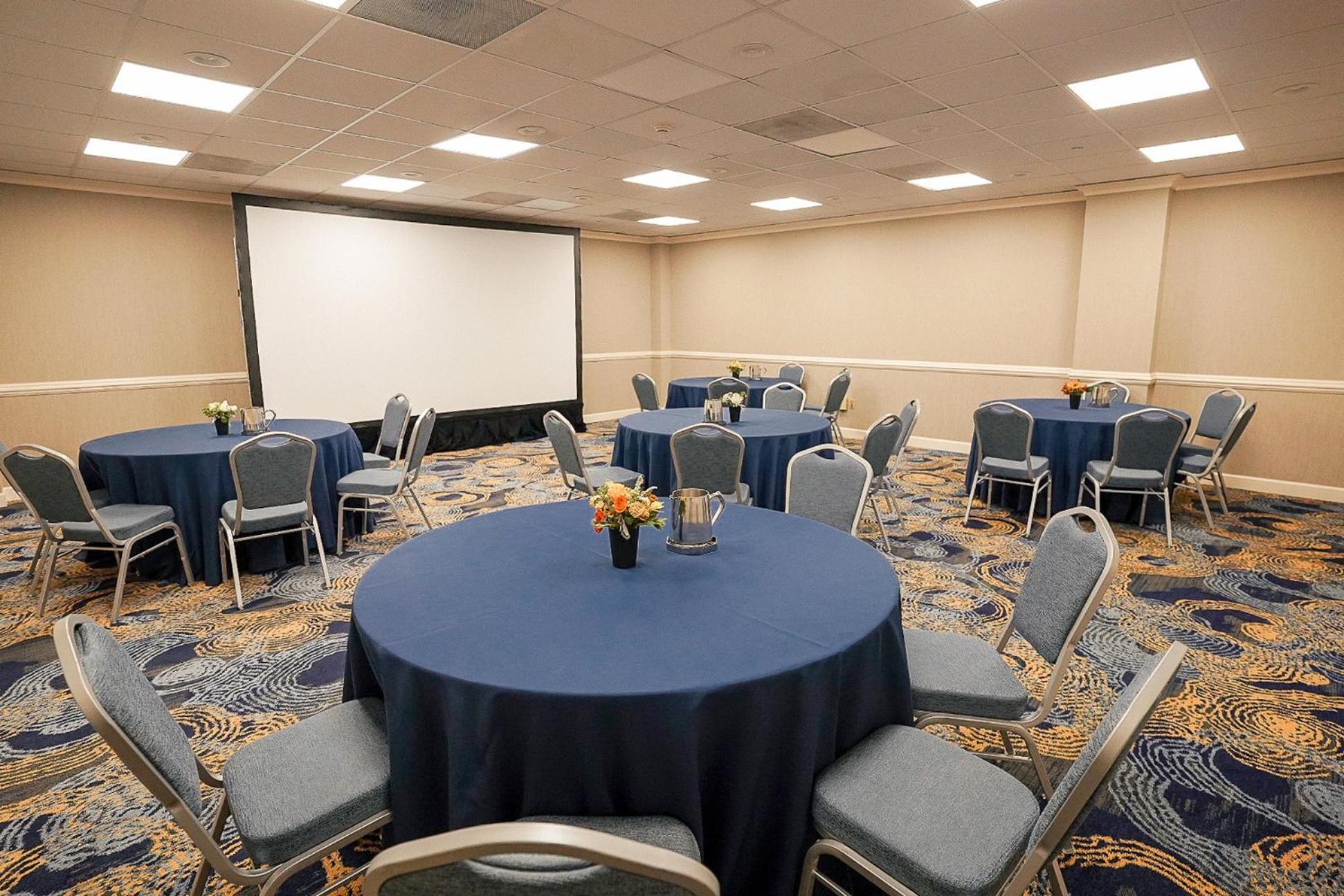 Crowne Plaza Cleveland At Playhouse Square By Ihg Hotel Екстериор снимка